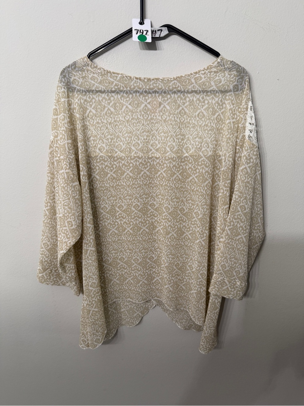 Women’s Chico’s Size 2 Large Beige Ivory Printed Lace Detail Top